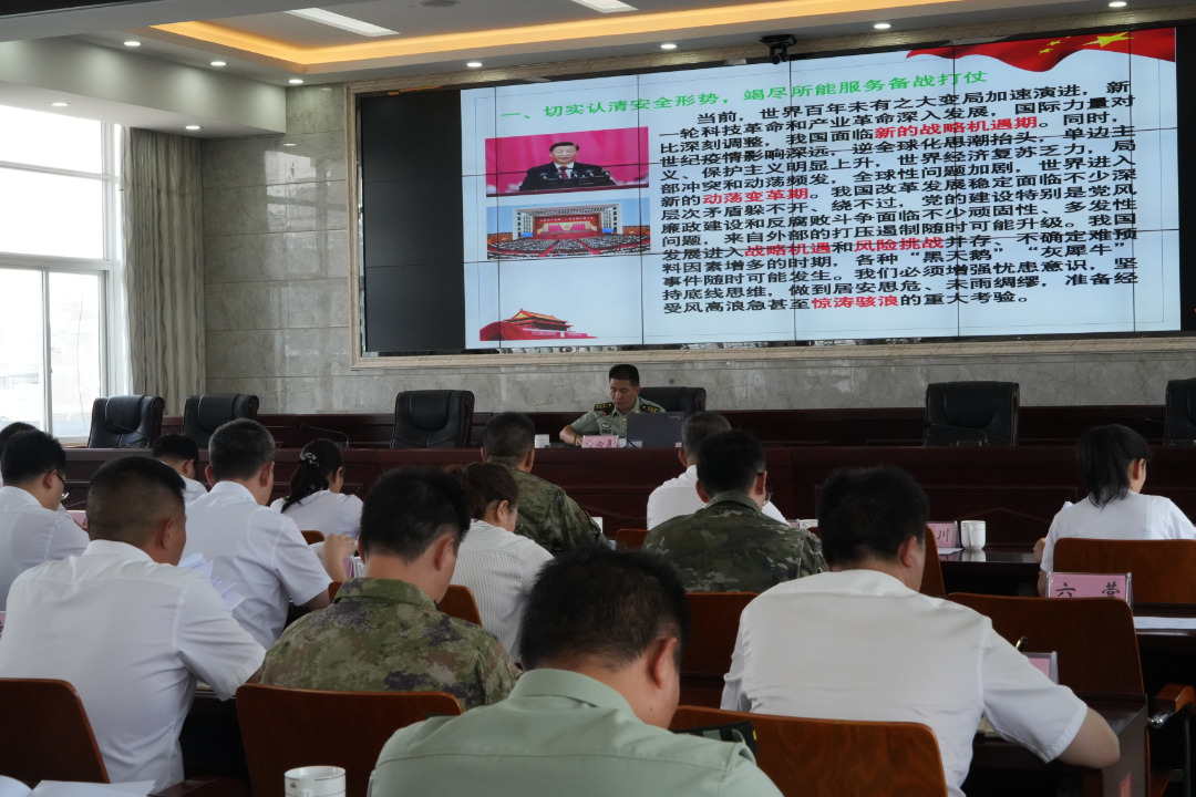 图4：县人武部上校政委许必勇.JPG