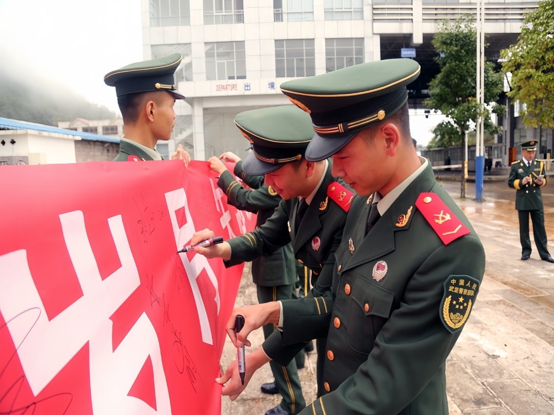 图三：2017年，茅建明在都龙口岸.jpg