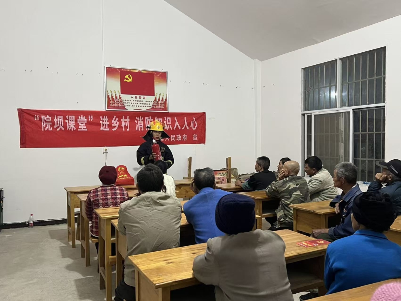 院坝课堂宣讲.jpg