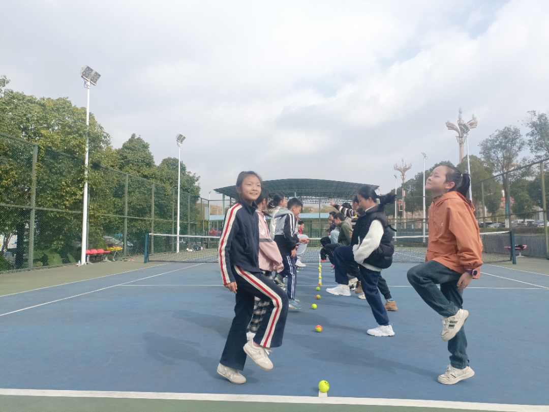 网球班灵活度训练。徐永春 摄.jpg