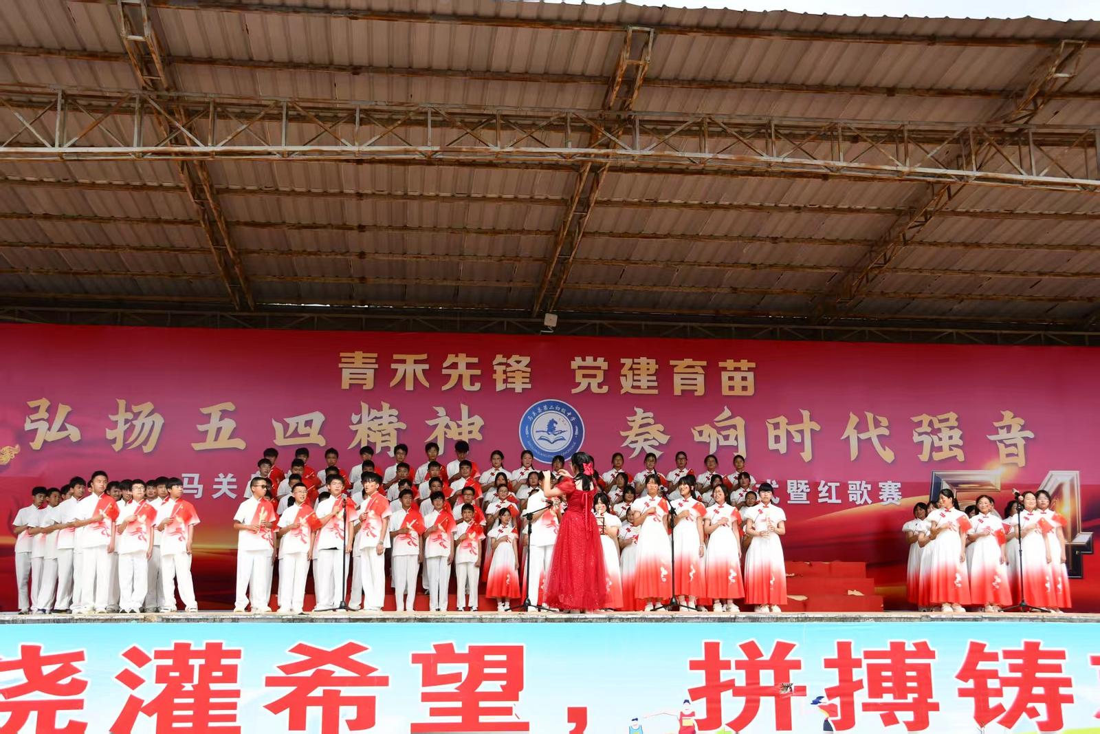 县二初：红歌汇演.jpg