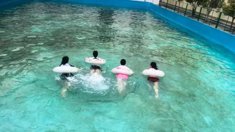 一乡镇一泳池1.jpg