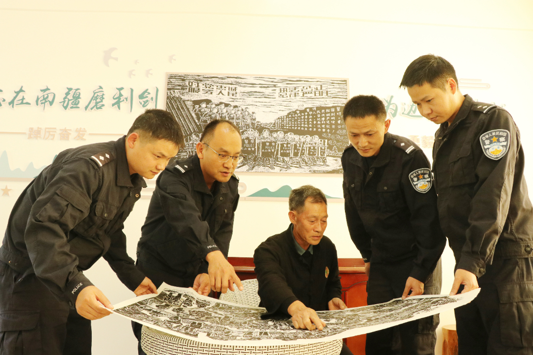 1仁和所邀请版画协会会长指导教授民警版画刻制.jpg